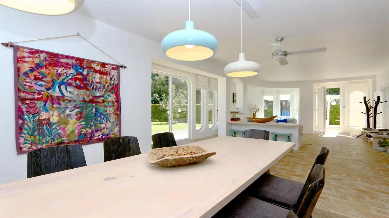Villa Azul: Luxury Retreat with Private Pool and Club Access Vilamoura