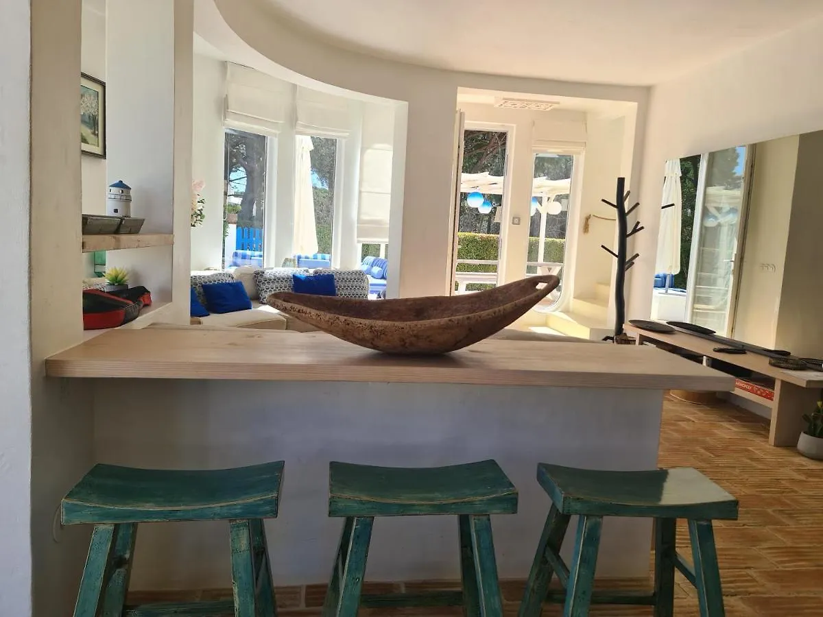 Villa Azul: Luxury Retreat with Private Pool and Club Access Vilamoura