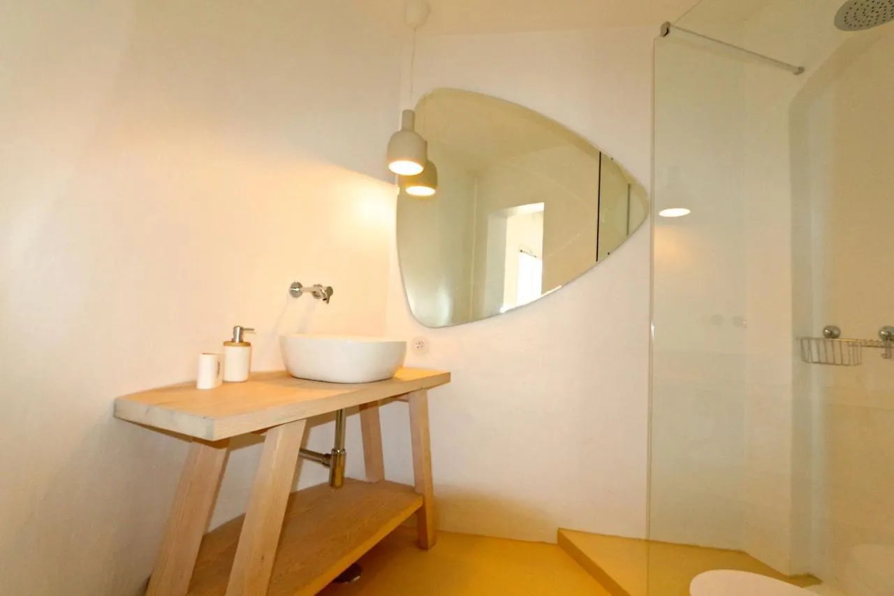 Villa Azul: Luxury Retreat with Private Pool and Club Access Vilamoura