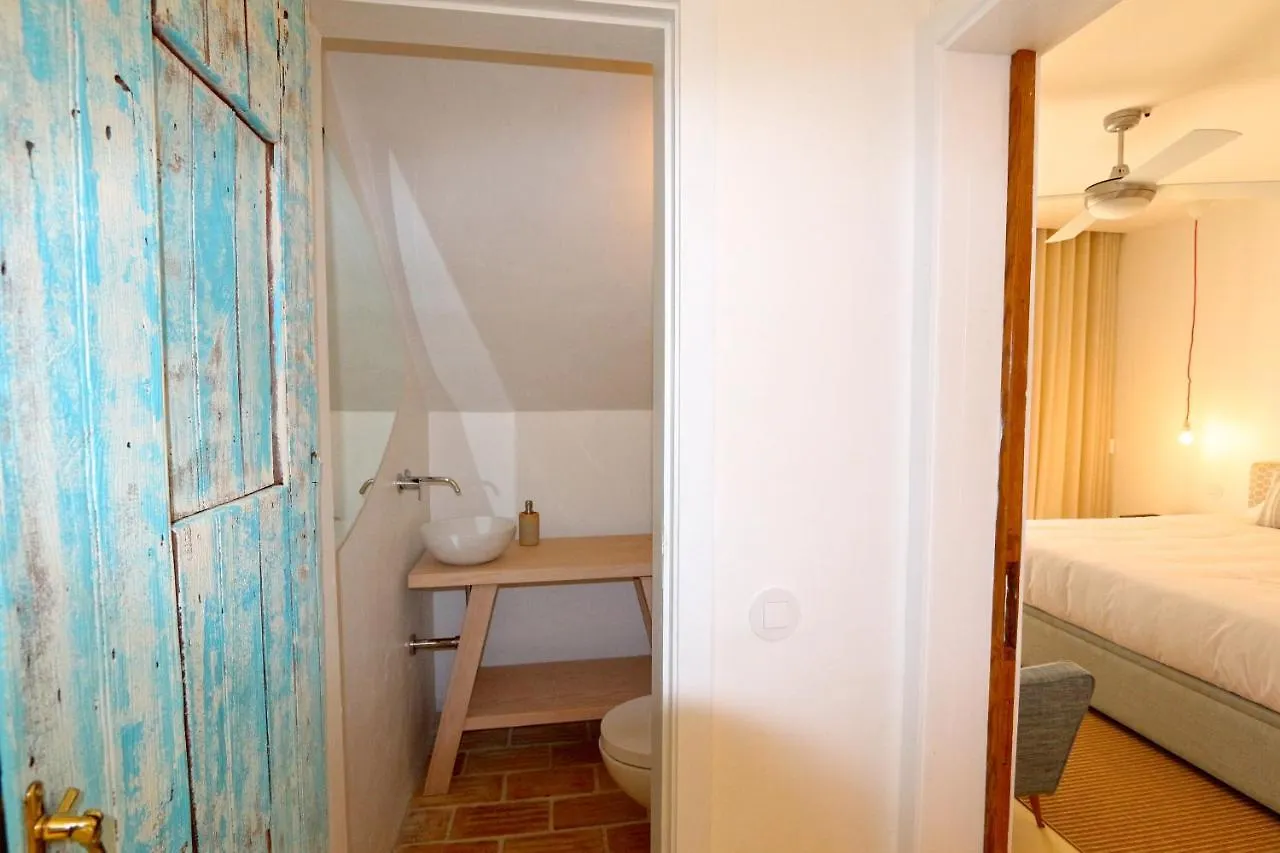Villa Azul: Luxury Retreat with Private Pool and Club Access Vilamoura