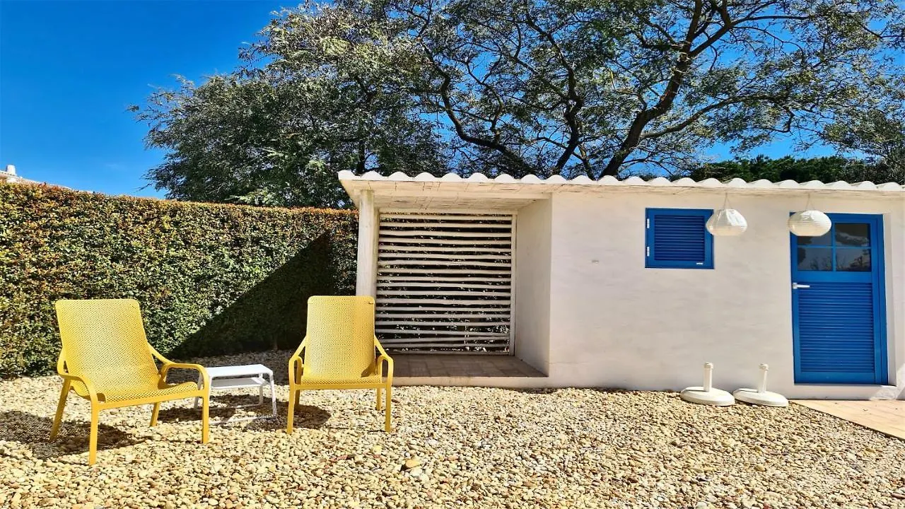 Villa Azul: Luxury Retreat with Private Pool and Club Access Vilamoura