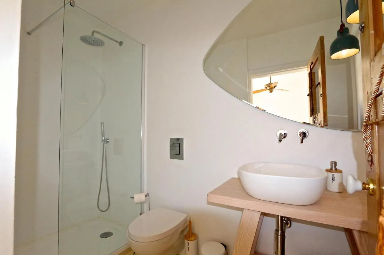 Villa Azul: Luxury Retreat with Private Pool and Club Access Vilamoura