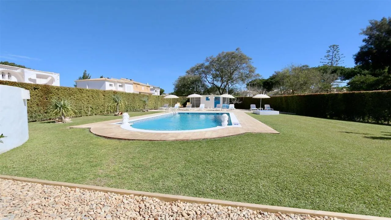 Villa Azul: Luxury Retreat with Private Pool and Club Access Vilamoura