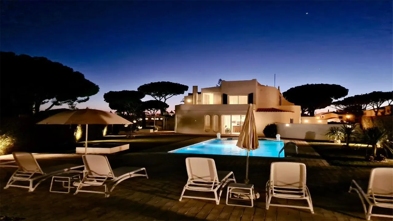 Villa Azul: Luxury Retreat with Private Pool and Club Access Vilamoura 0*,