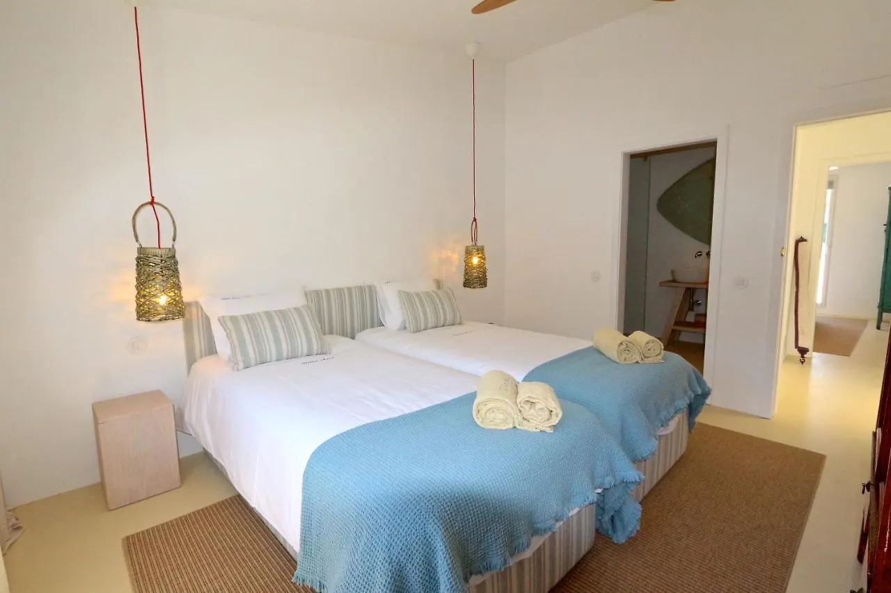 Villa Azul: Luxury Retreat with Private Pool and Club Access Vilamoura