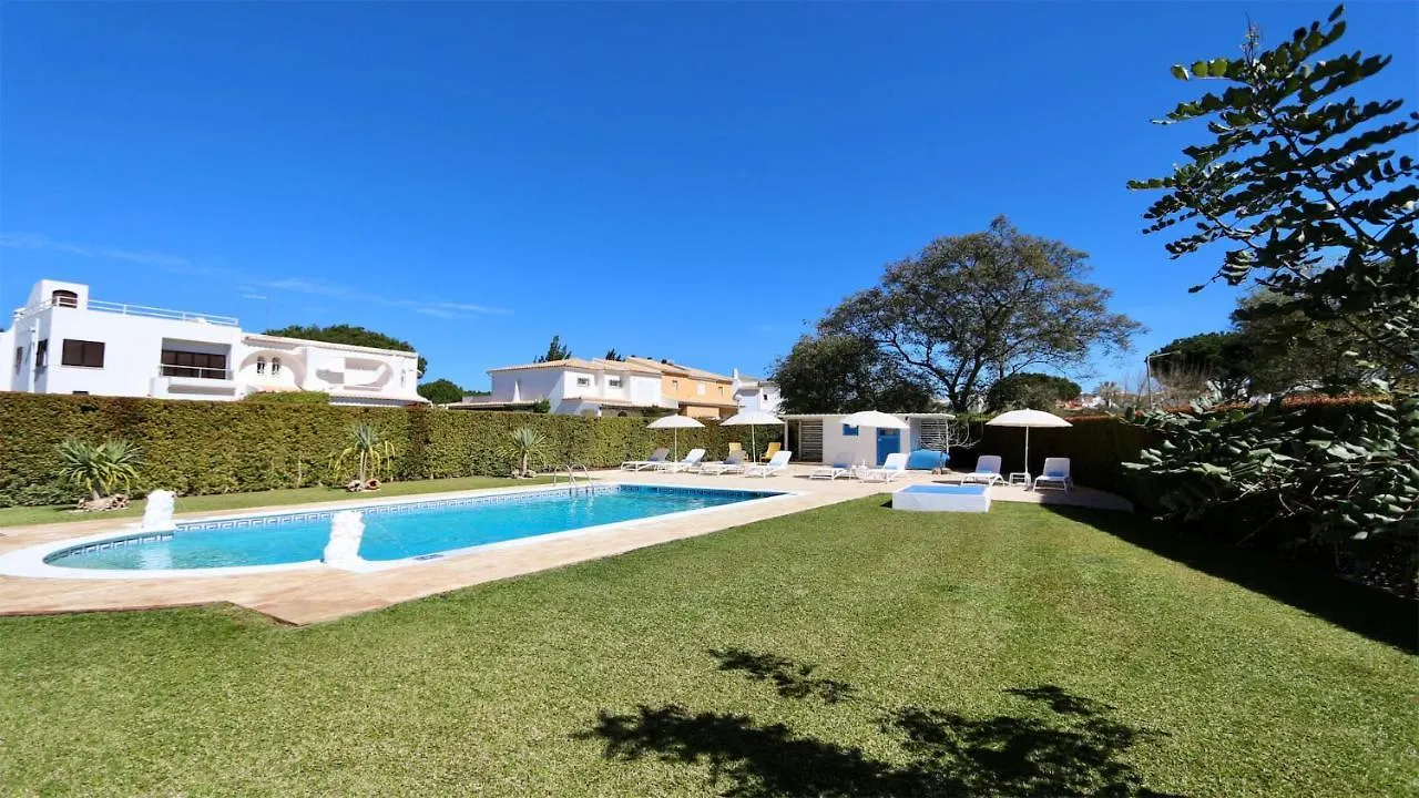 Villa Azul: Luxury Retreat with Private Pool and Club Access Vilamoura Portugal