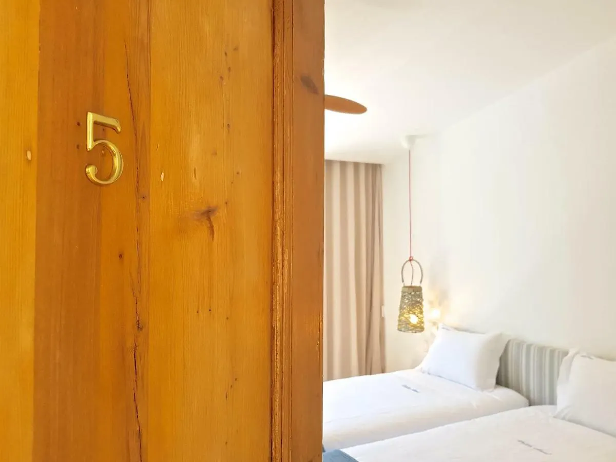 Villa Azul: Luxury Retreat with Private Pool and Club Access Vilamoura