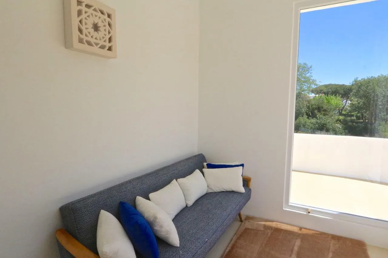 Villa Azul: Luxury Retreat with Private Pool and Club Access Vilamoura